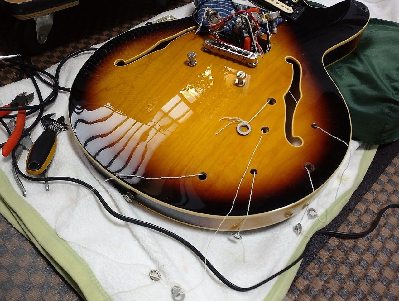 セミアコのピックアップ交換！！ : 湖畔工房のブログ
