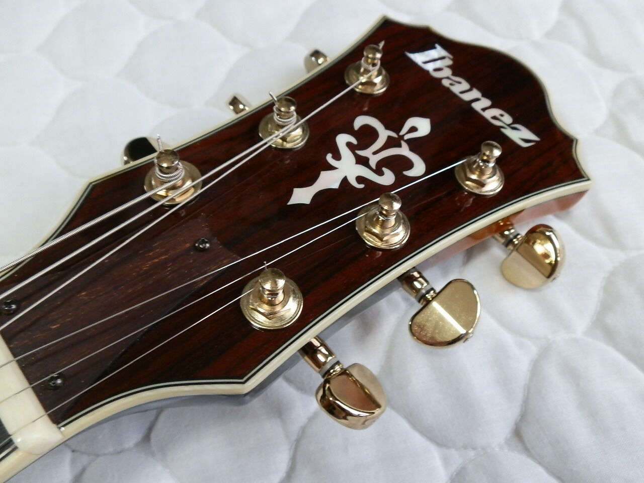 Ibanez AS-153 セミアコのペグ交換!! | レイクサイド工房 Ibanez AS-153 セミアコのペグ交換!! | レイクサイド工房