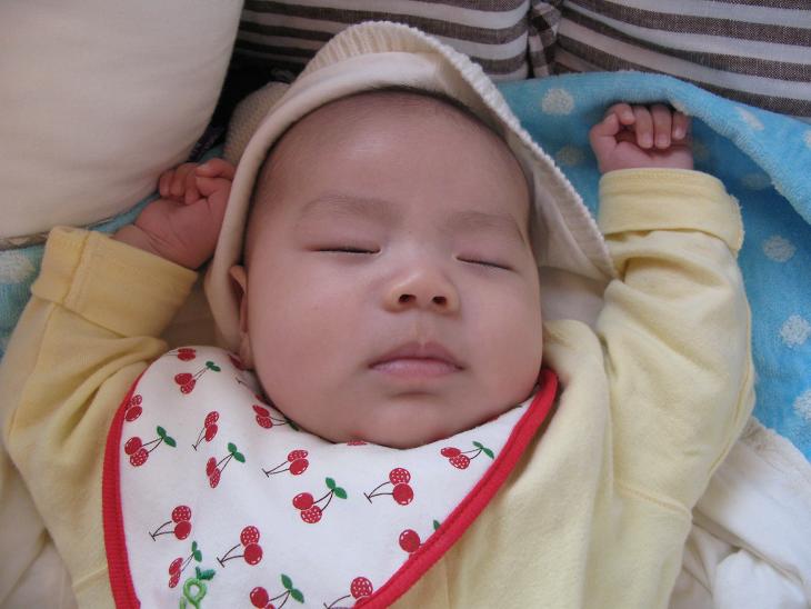 勝った 私の孫の方がまつ毛が長い 人生晴れたり曇ったり