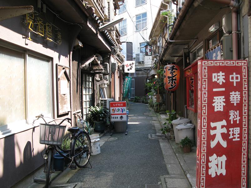 門司港の路地裏散策 人生晴れたり曇ったり