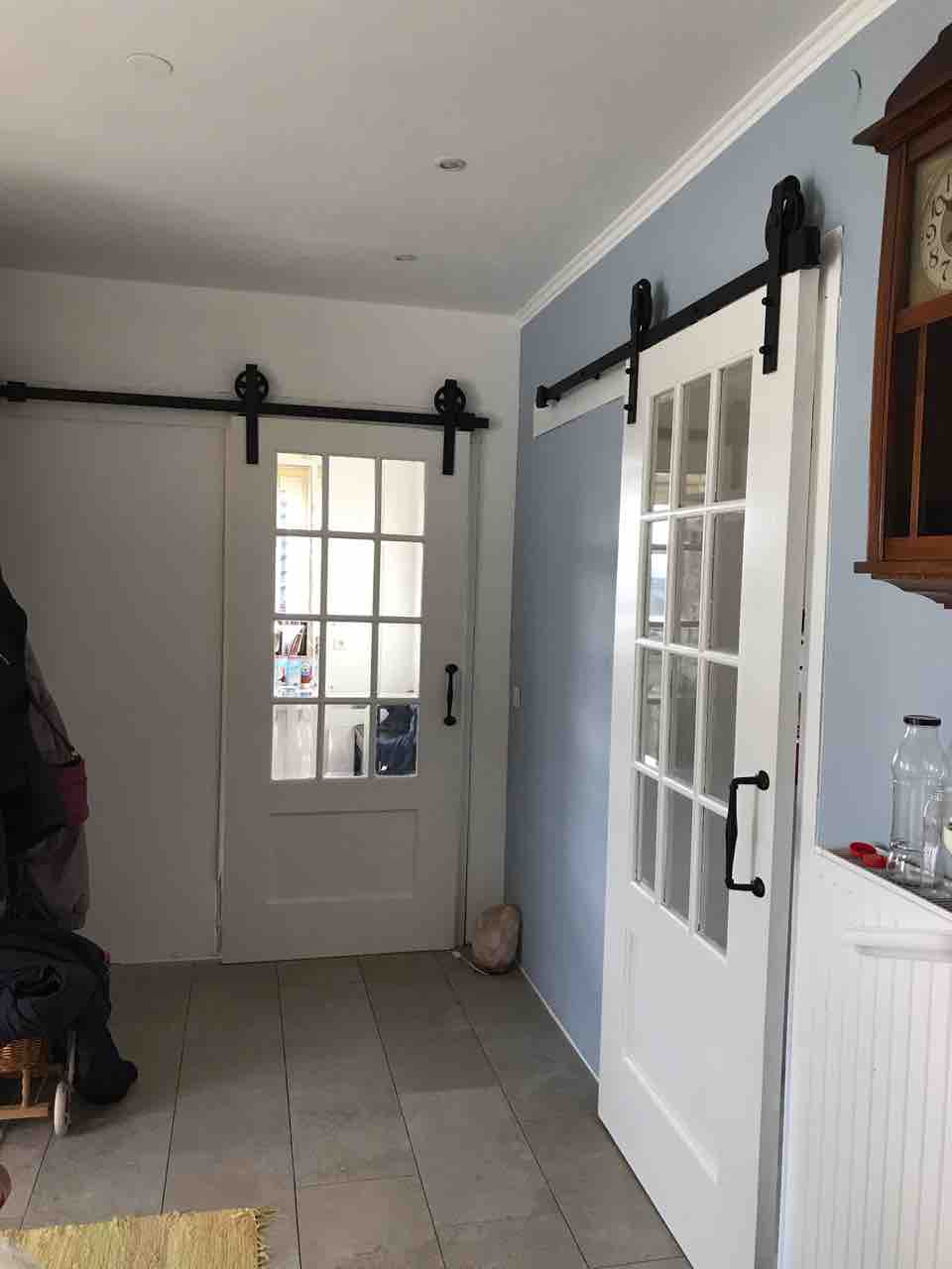 キッチン側 アンティーク 上吊り引き戸 取り付け完了 ドイツで田舎生活 築40年の家をなるべく自分たちでリフォーム