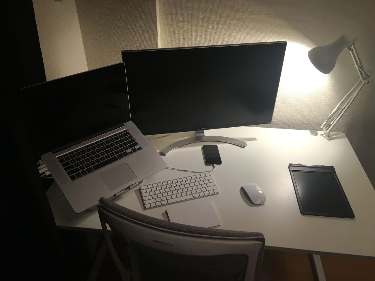 Mac好きの僕が最強のデスク環境を晒す しょぼいエンジニアが教えたいこと Mac好きの僕が最強のデスク環境を晒す しょぼいエンジニアが教えたいこと