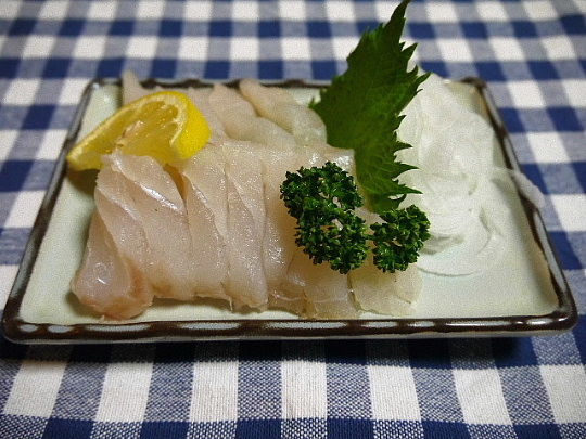 夕食 鯛の昆布〆 天然たこぶつ さつま揚げ ほうれん草おひたし The Last Sasurai 自炊ニストの食卓