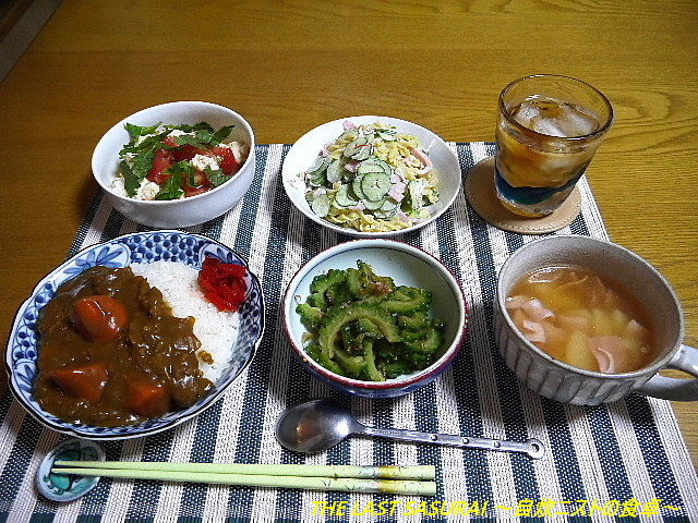 夕食 カレーライス 豆腐とトマトのサラダ マカロニサラダ The Last Sasurai 自炊ニストの食卓