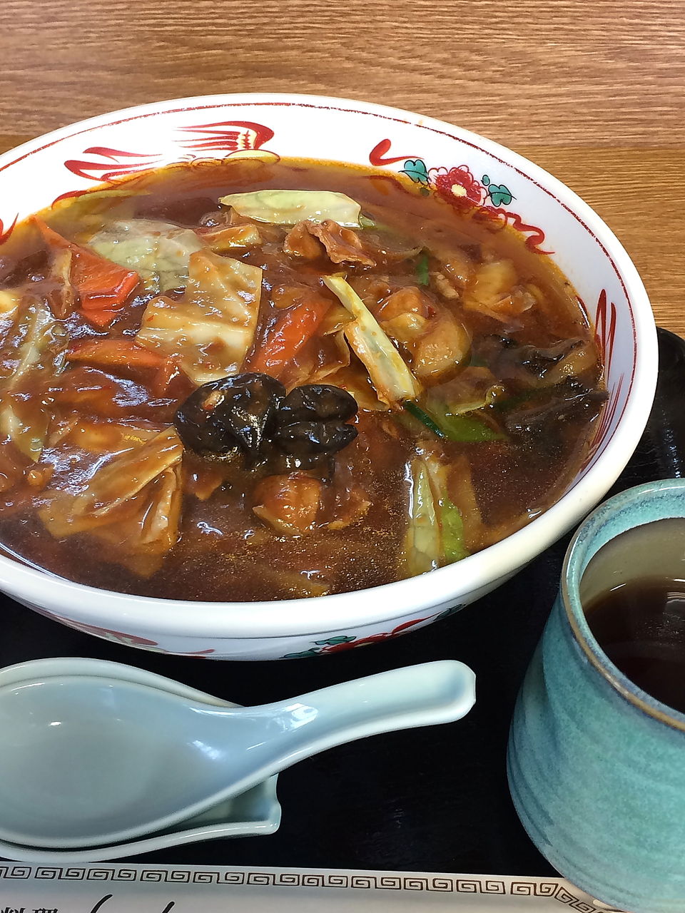 肌寒い日は香亭 しゃんてい で辣醤湯麺 らーじゃんたんめん らうちた