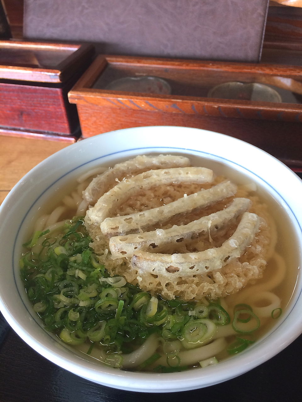 宗像のソウルフード 英ちゃんうどんでごぼううどん らうちた 宗像のソウルフード 英ちゃんうどんでごぼううどん らうちた