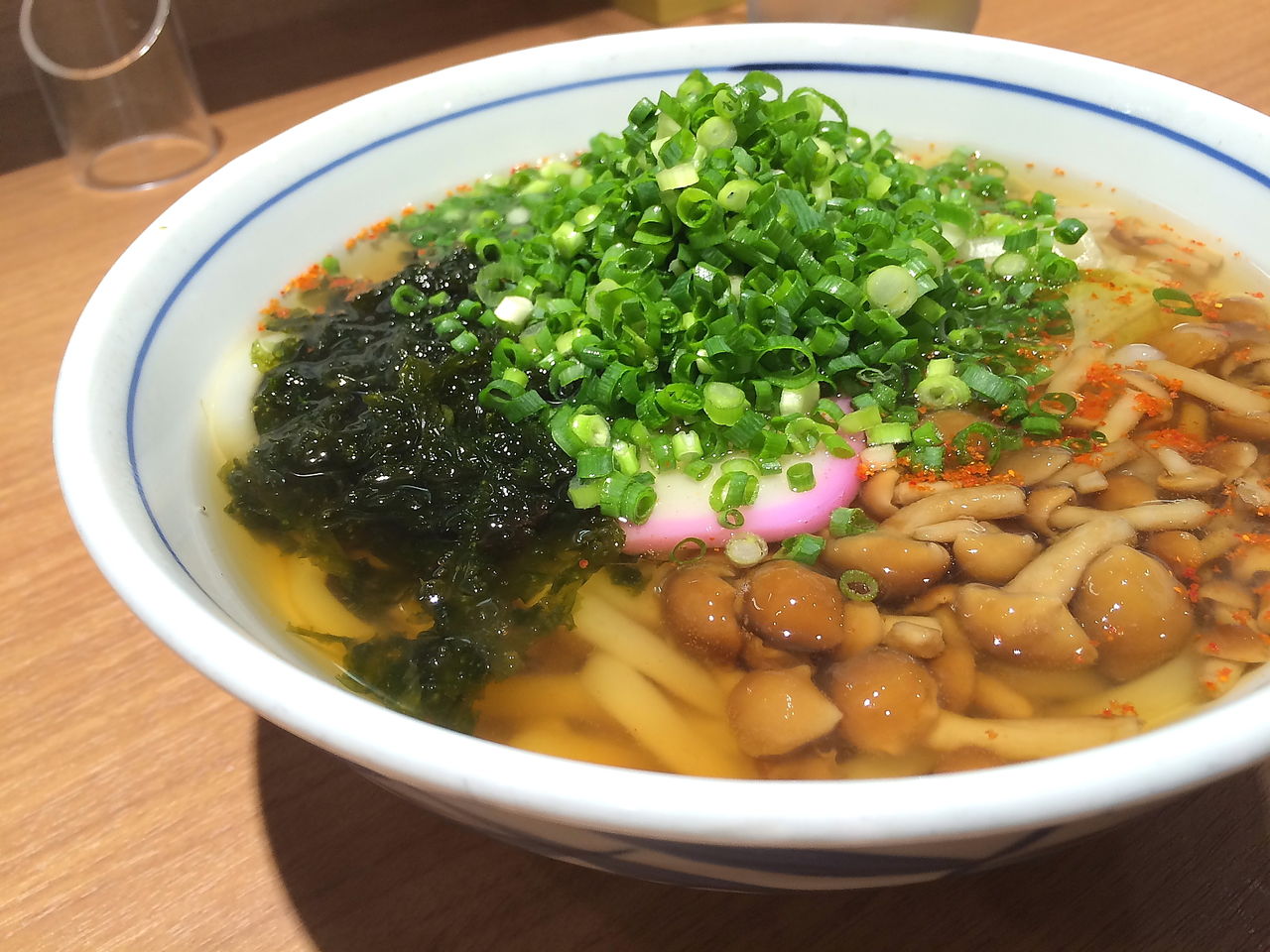 ウエスト和白店限定の あおさ海苔と生なめこうどん ウエストのネギが らうちた