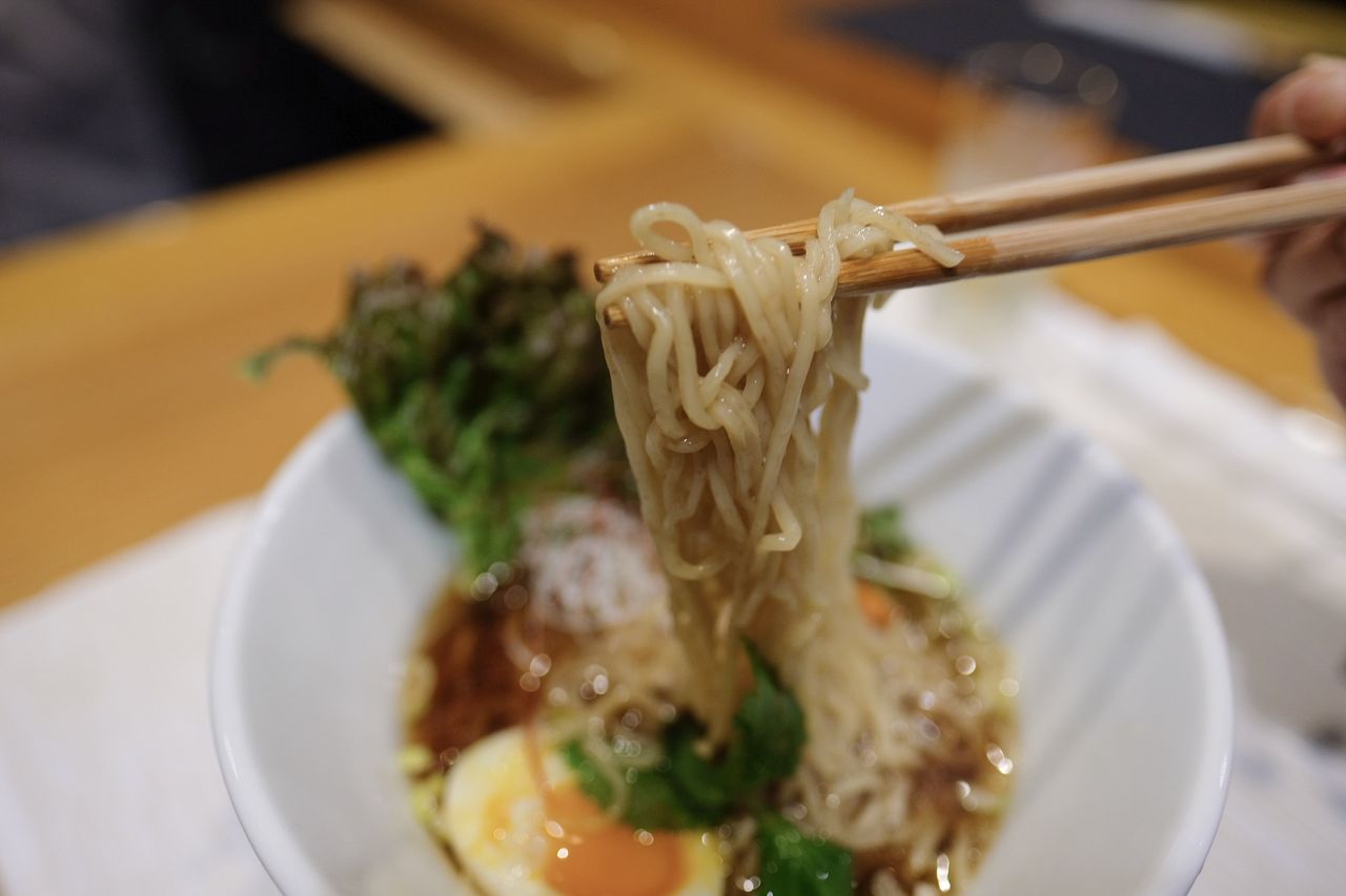 Men Labo メンラボ 西中洲で中締めにあごだし塩ラーメンと熟成生醤油ラーメン らうちた