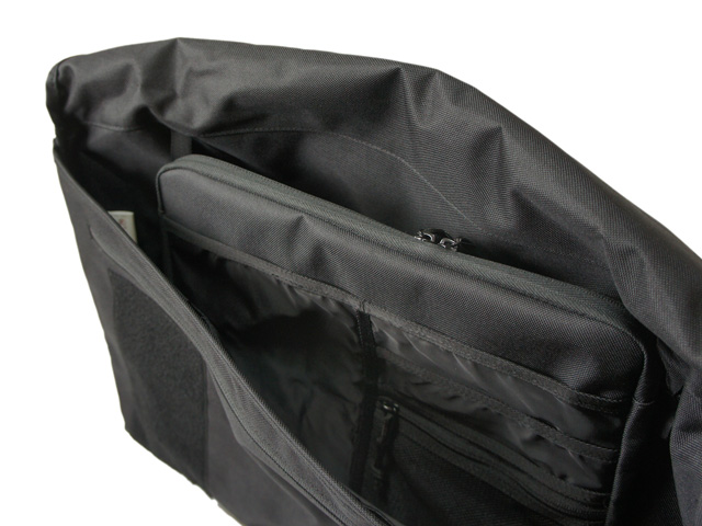 FUCT SSDD OUTSIDE MESSENGER BAG : lay-z-boy CREW FUCT SSDD OUTSIDE MESSENGER BAG : lay-z-boy CREW
