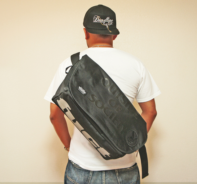 FUCT SSDD OUTSIDE MESSENGER BAG : lay-z-boy CREW FUCT SSDD OUTSIDE MESSENGER BAG : lay-z-boy CREW