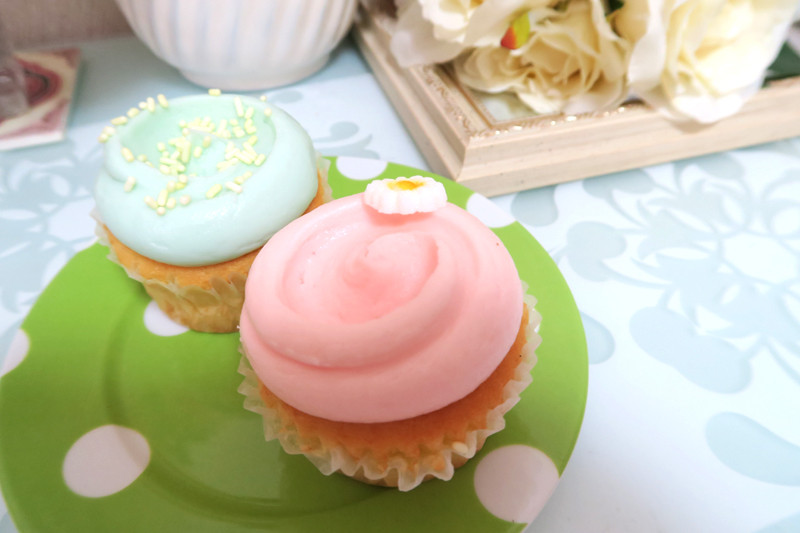 おうちカフェ 世界的な人気 マグノリアベーカリーのポップなカップケーキと濃厚バナナプディング Tokyo Cafe Walk