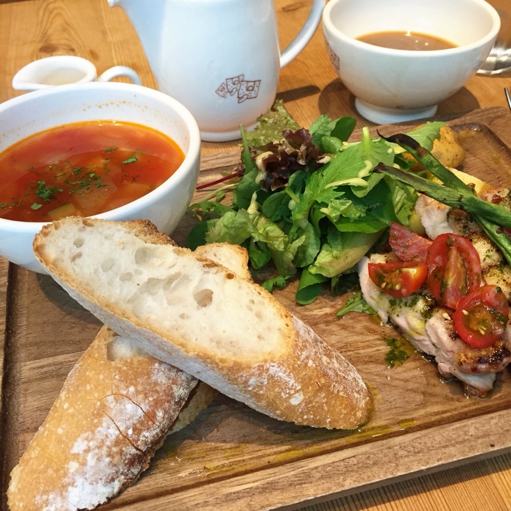 六本木 乃木坂 Le Pain Quotidien ルパンコディアン のランチプレート Tokyo Cafe Walk