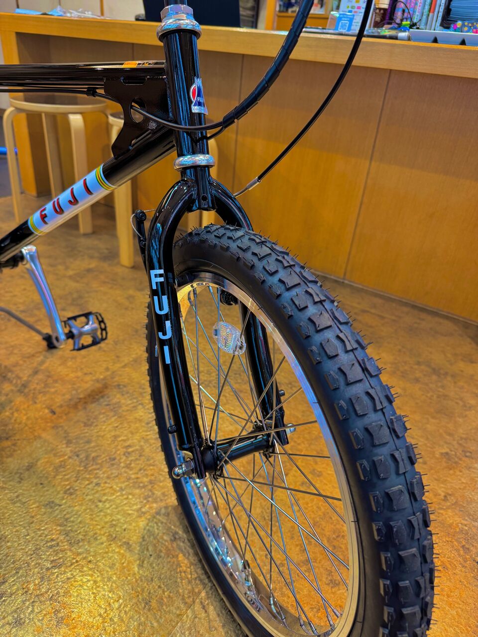 レトロデザイン×最新アシスト！話題の FUJI MX-E : LORO CYCLEWORKS