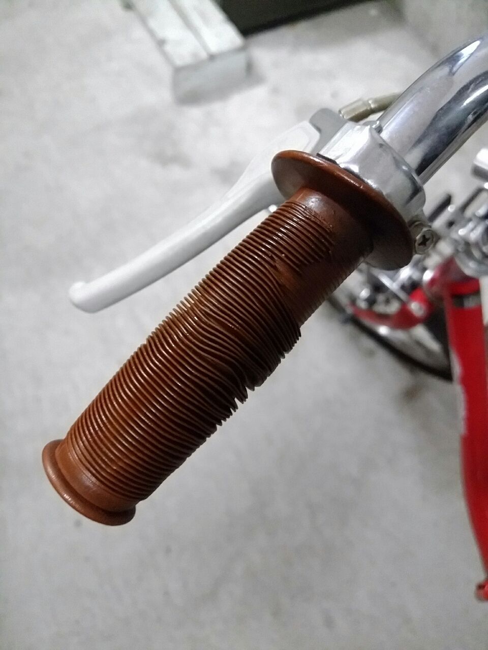 自転車 ハンドル グリップ ベタベタ
