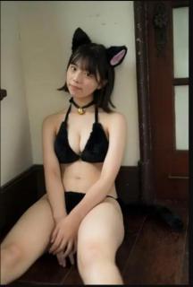菊地姫奈、16歳のミス週刊少年マガジンが“猫”水着に 「ヤンマガWeb」でコスプレ