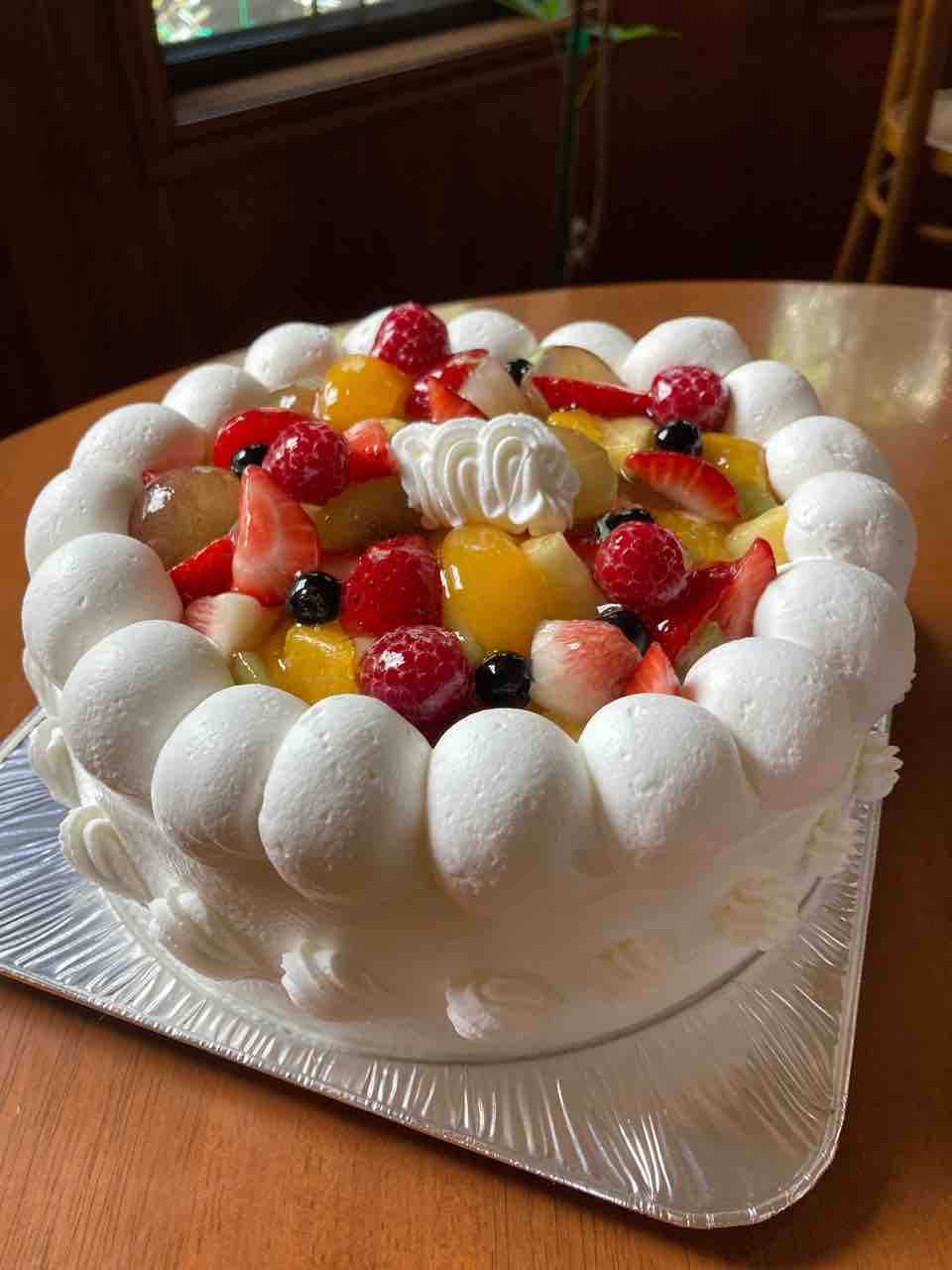 フルーツいっぱい デコレーションケーキです ル ポティロン 公式 Blog