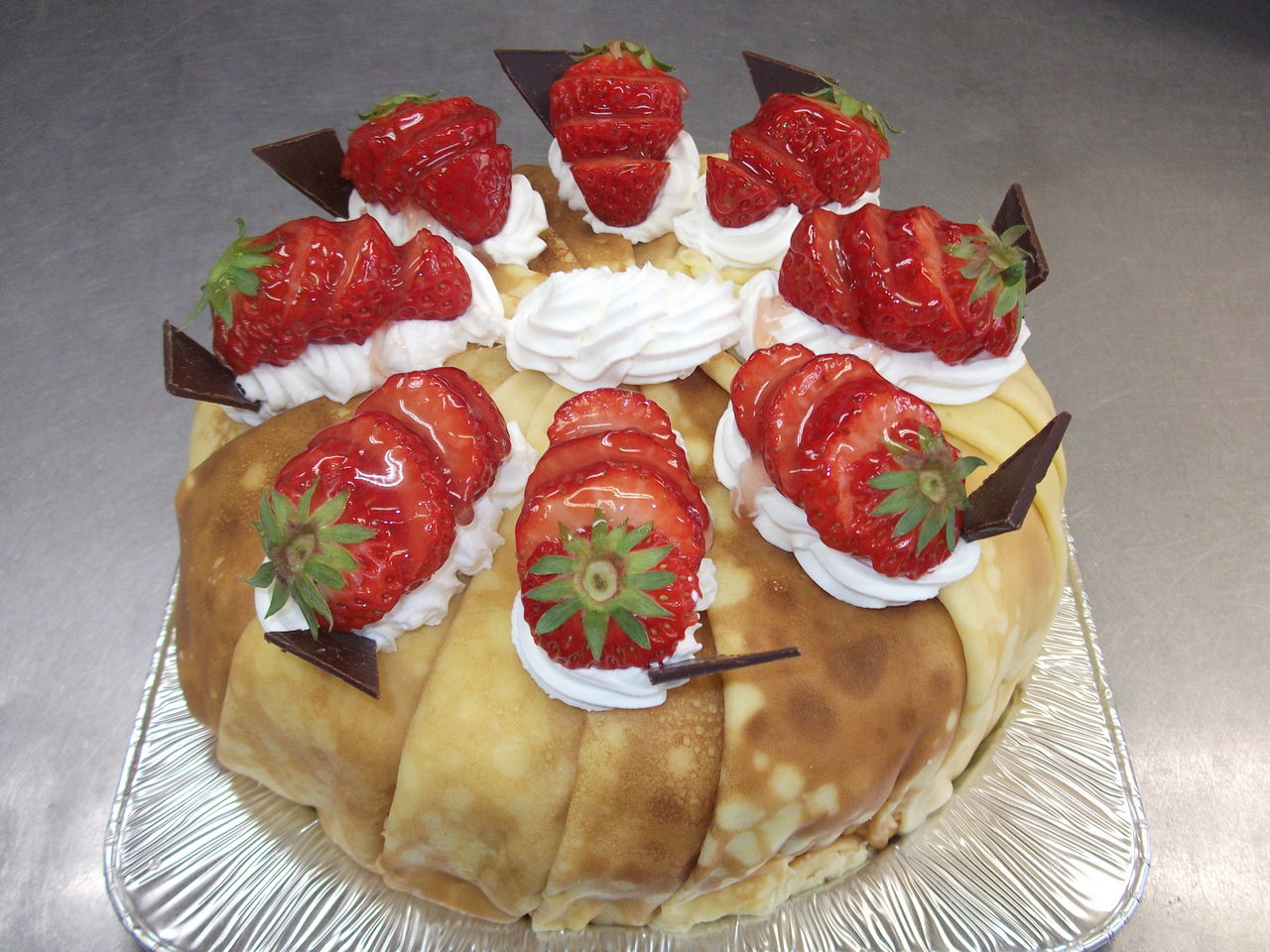 今日のバースデーケーキです ミルクレープ ル ポティロン 公式 Blog