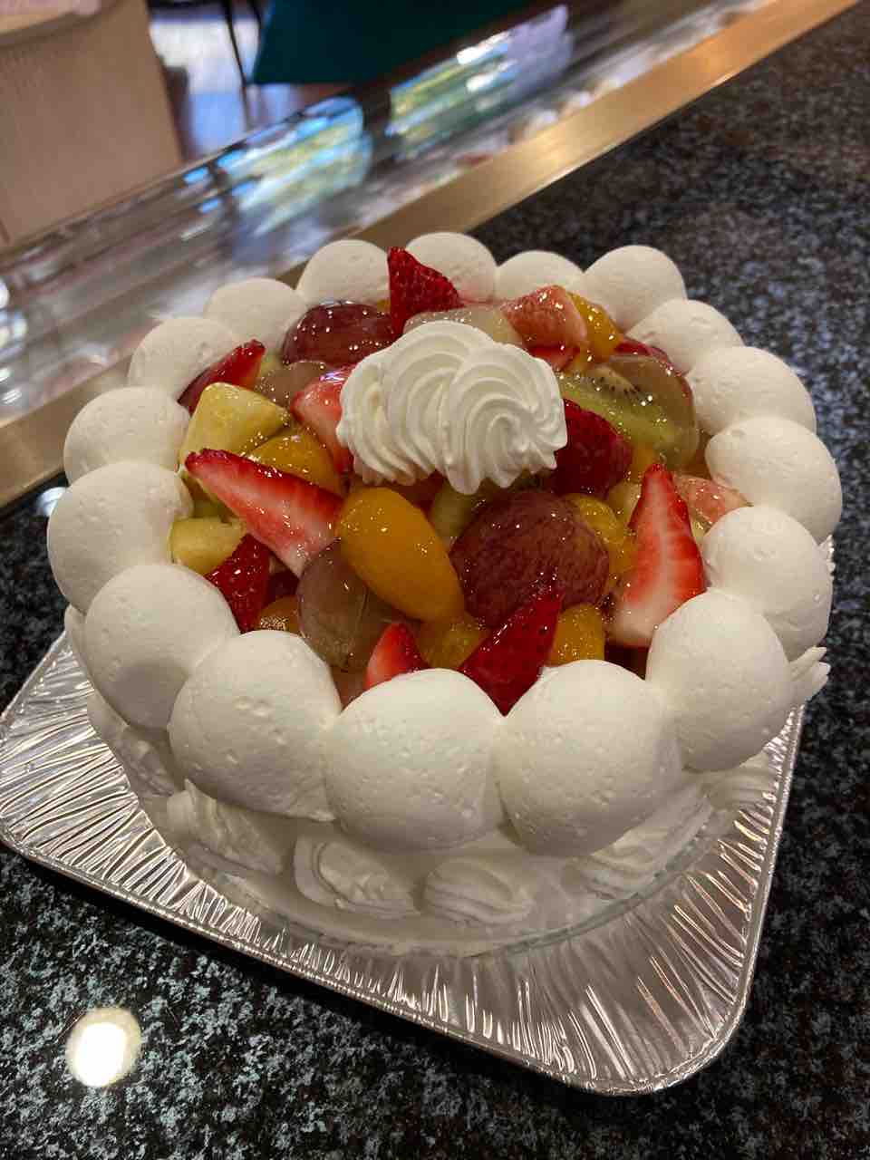 フルーツいっぱい デコレーションケーキです ル ポティロン 公式 Blog