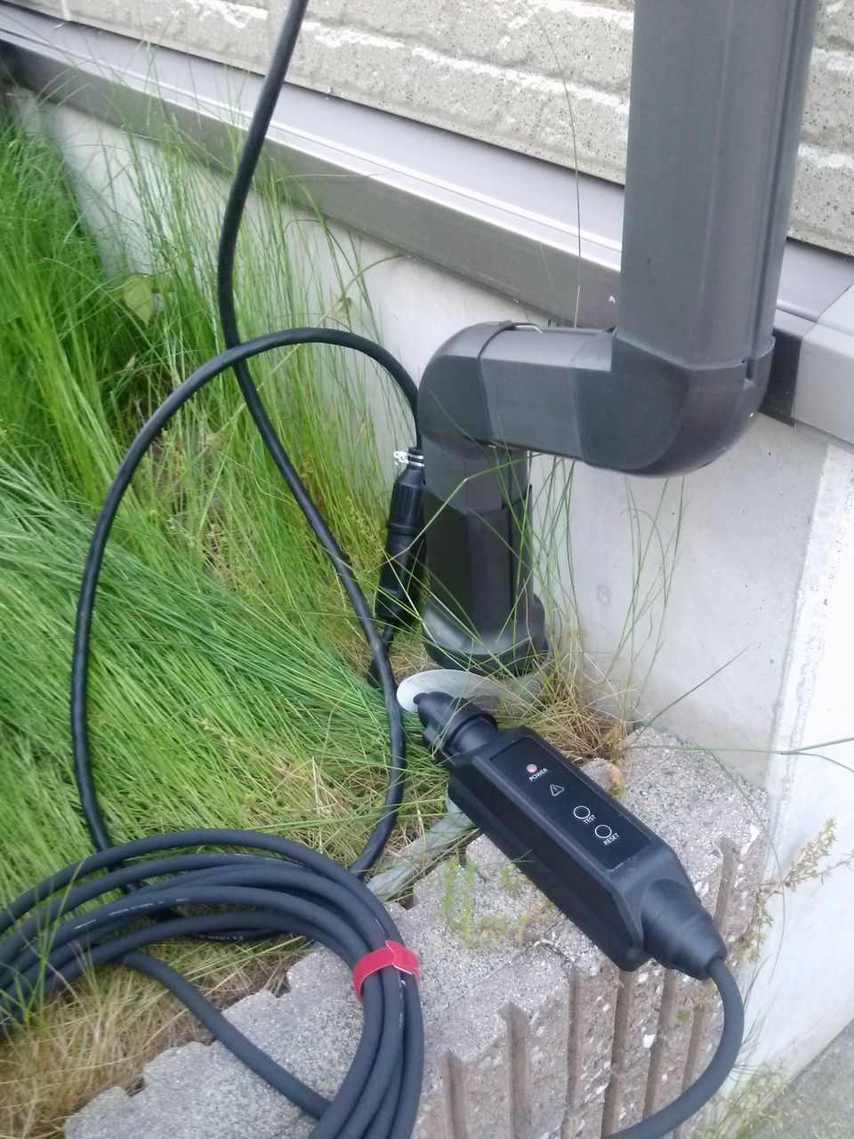 プリウスphv 充電ケーブル屋外１００ｖでのリーフの充電 Leaf7236のblog
