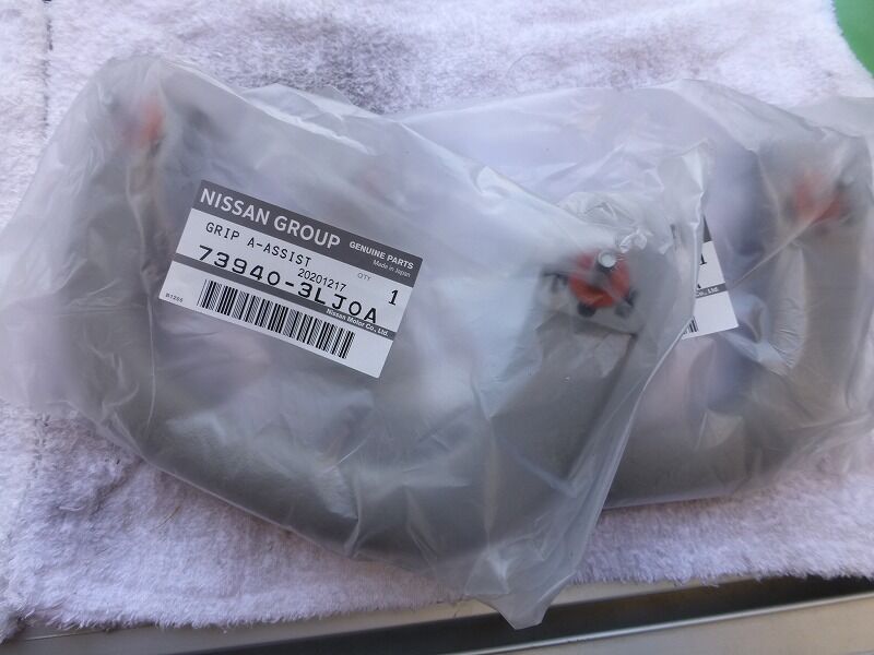 NV200アネックスファミリーワゴンssに前席アシストグリップを取り付け