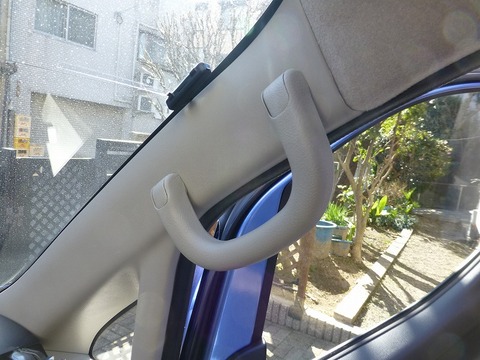 NV200アネックスファミリーワゴンssに前席アシストグリップを