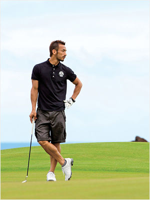 中田英寿がゴルフに挑戦 レフティーゴルファーの練習日記