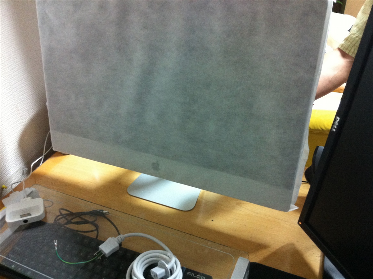 iMac Mid 2010 27インチ i7 開封 : しましまとでんせつ iMac Mid 2010 27インチ i7 開封 : しましまとでんせつ