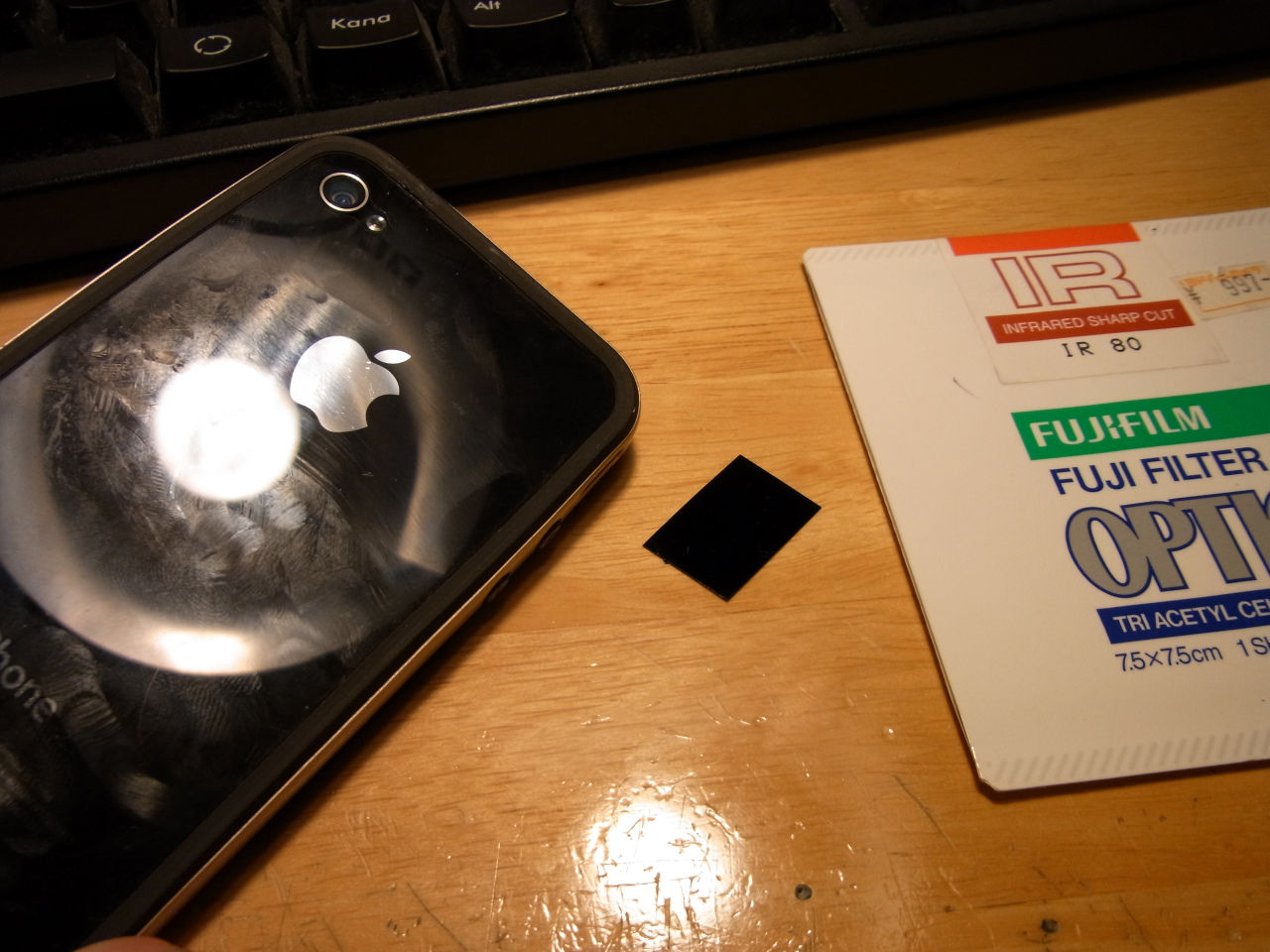 しましまとでんせつ トイザらスの暗視スコープがすごいと聞いてiphoneでもやってみようとした しましまとでんせつ トイザらスの暗視スコープがすごいと聞いてiphoneでもやってみようとした