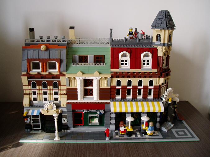 カフェの隣の家 Legoで街づくり