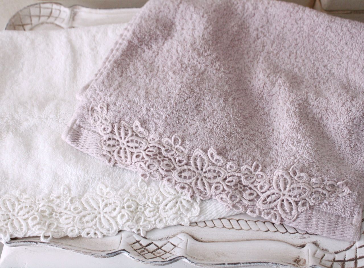 フランスブランドAmandine de Brevelay刺繍ロングクッション Amandine de Brevelay : アンティークとフレンチ雑貨に囲まれて