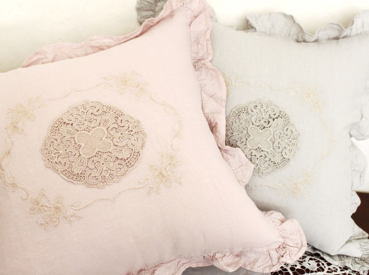 Amandine de Brevelay : アンティークとフレンチ雑貨に囲まれて