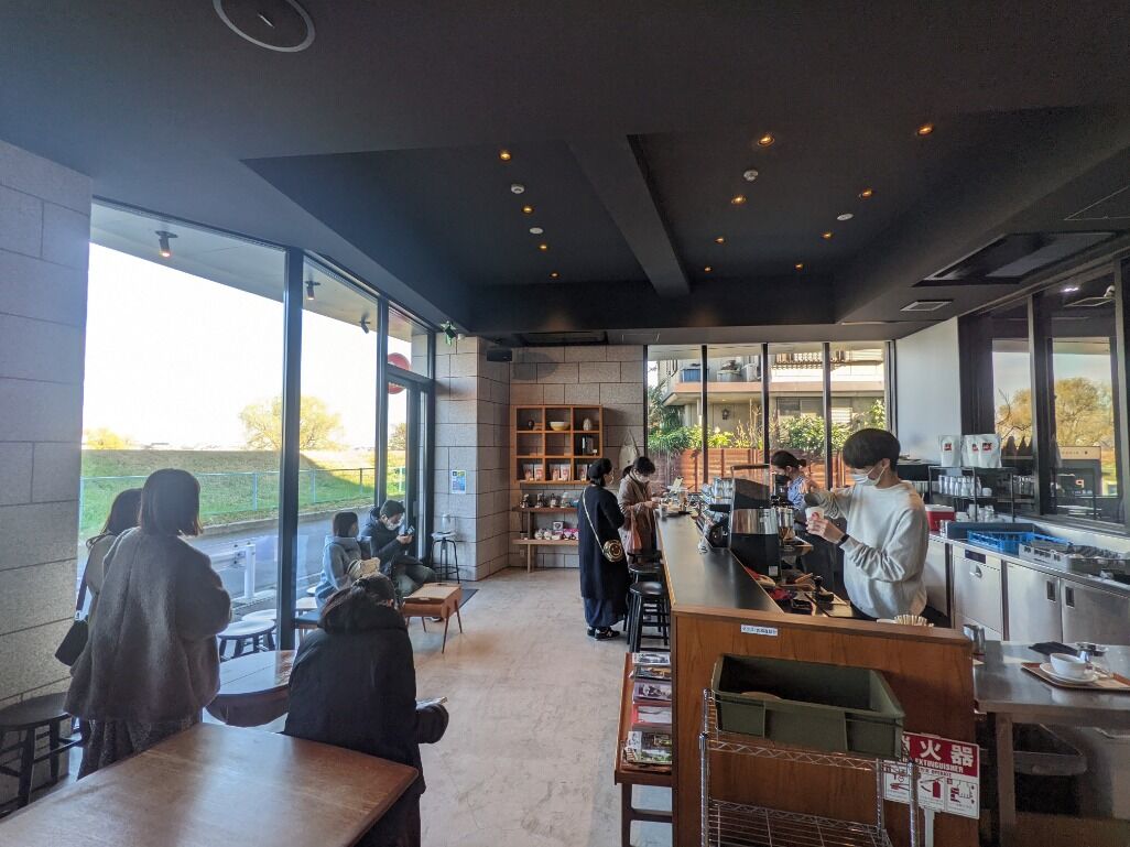 登戸 Fuglen Coffee Roasters でラテをいただく Good 2 Go