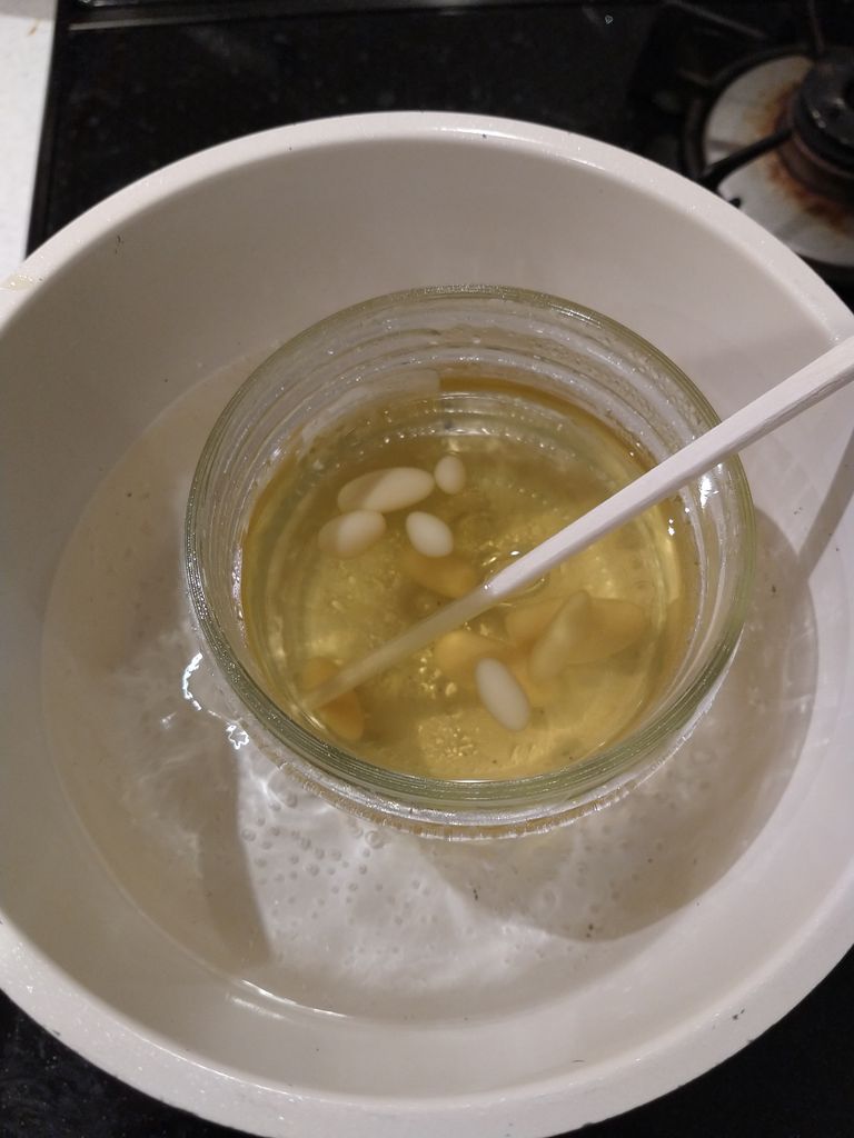 蜜蝋 みつろう ワックスを自作したよ 狭い庭の隅 蜜蝋 みつろう ワックスを自作したよ 狭い庭の隅