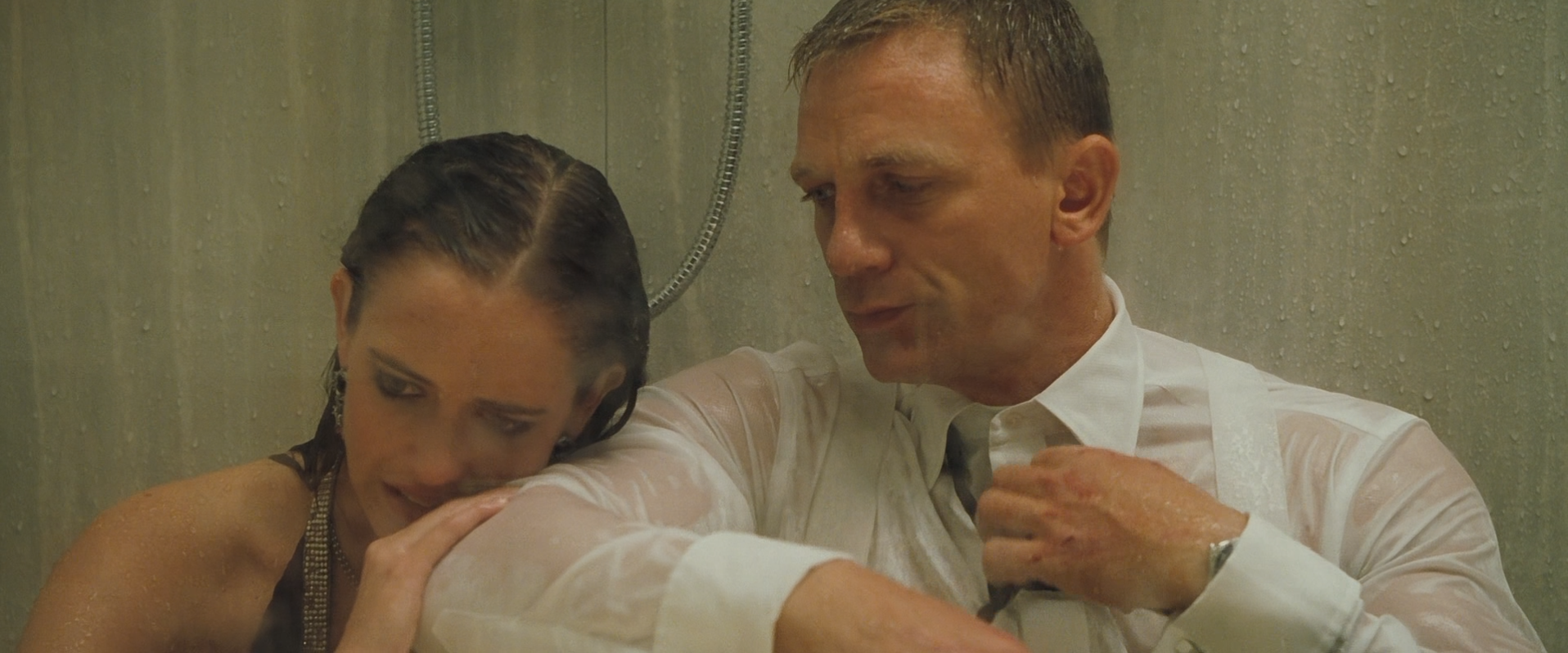 タフネス設計の新ボンド 007 カジノ ロワイヤル Real Expendables