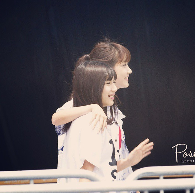 李艺彤 華奢な女性と肩を並べて歩くと 绣眼恋樱