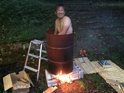 女子も入浴 本格的なドラム缶風呂 ライフガード北陸支社 7ころび8おき 女子も入浴 本格的なドラム缶風呂 ライフガード北陸支社 7ころび8おき