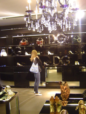 Dolce_&_Gabbana_Shop_(Via_della_Spiga_-_Milan)_02