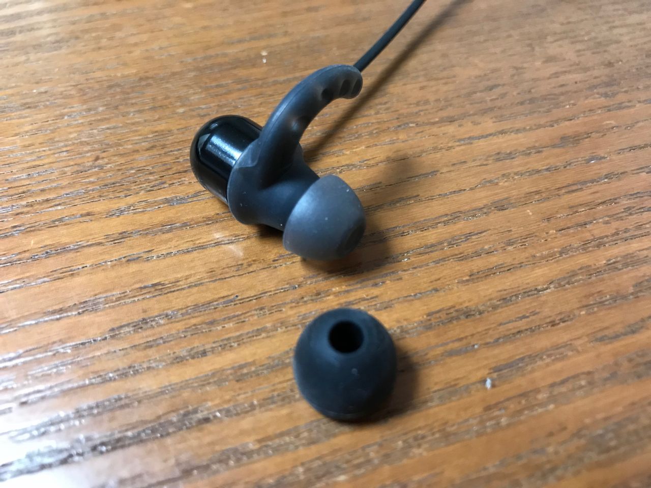 Amazon Co Jp マグネット搭載 メーカー Bluetooth イヤホン スポーツ 10時間連続再生 Ipx5防水 Cvc6 0ノイズキャンセリング Hi Fi マイク付き ワイヤレス イヤホン ブルートゥース イヤホン ブラック 家電 カメラ
