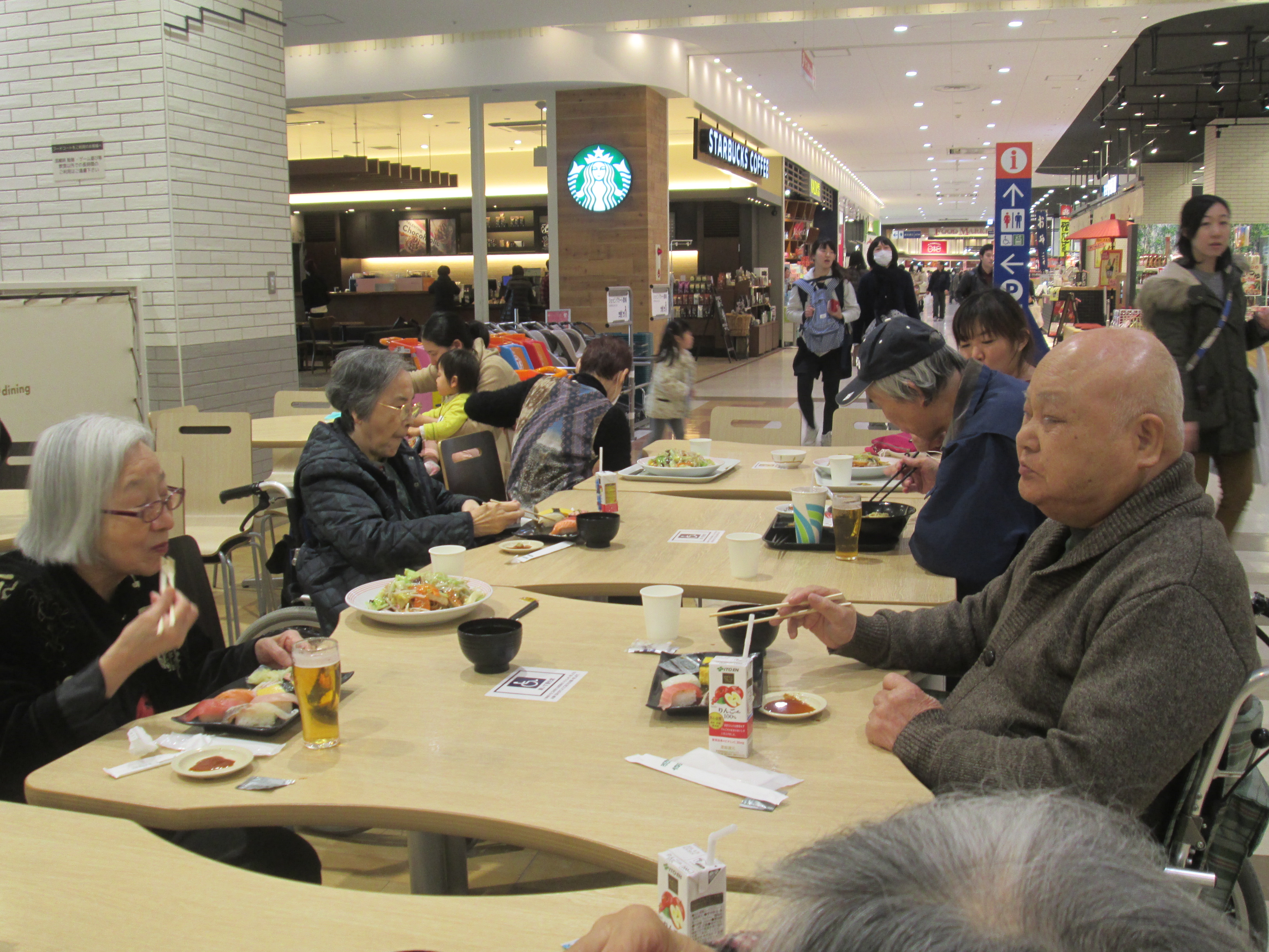 アリオ橋本のフードコートでお食事です ホームステーションらいふ橋本のブログ アリオ橋本のフードコートでお食事です ホームステーションらいふ橋本のブログ