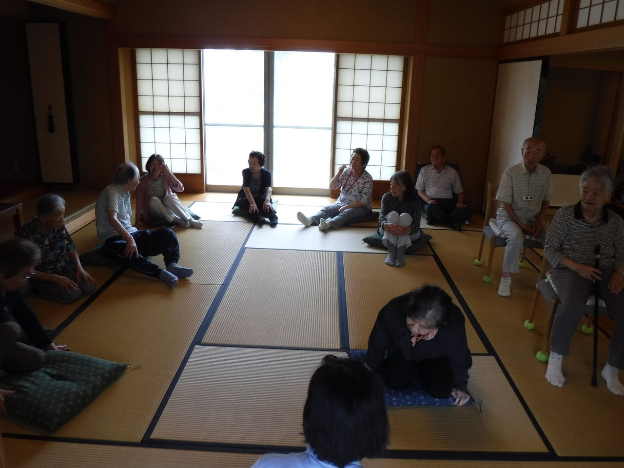 ７月も 畳でゴロゴロ体操 いちごライフ 生活力向上デイサービス