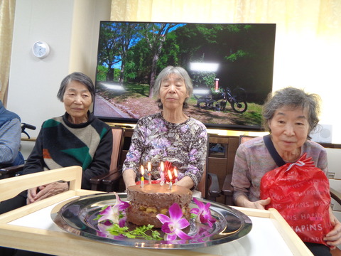 10月誕生日会を開催いたしました ホームステーションらいふ大和のブログ