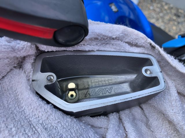 はじめてのブレーキフルード交換 風とオートバイ はじめてのブレーキフルード交換 風とオートバイ