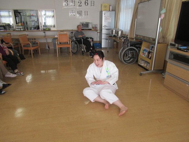 柔道芸人あいすけさんがきた O ホームステーションらいふ指扇のブログ