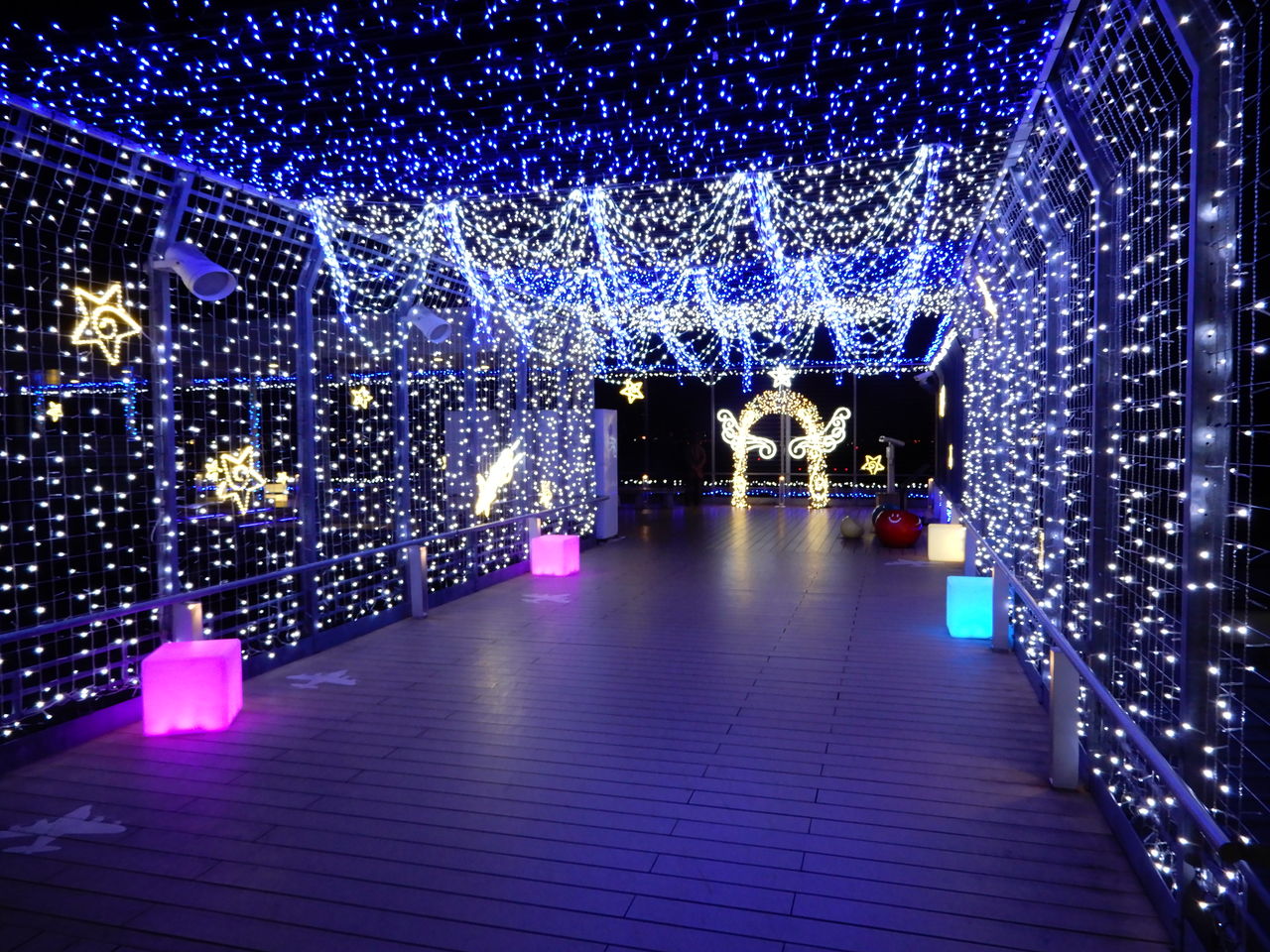 17仙台空港クリスマスツリー 屋上展望デッキジュエリーイルミネーション 17年12月10日 私の絵と写真 17仙台空港クリスマスツリー 屋上展望デッキジュエリーイルミネーション 17年12月10日 私の絵と写真