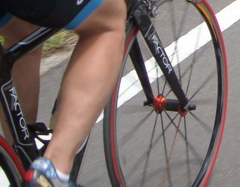 自転車乗り ロードサイクル乗り ローダー には当たり前の ムダ毛処理 スネ毛処理 脚のスネ毛 ムダ毛を適度に整える Kai レッグトリマー Leg Trimmer はっしんの自転車 自転車乗り ロードサイクル乗り ローダー には当たり前の ムダ毛処理 スネ毛処理 脚のスネ毛 ムダ毛を適度に整える Kai レッグトリマー Leg Trimmer はっしんの自転車