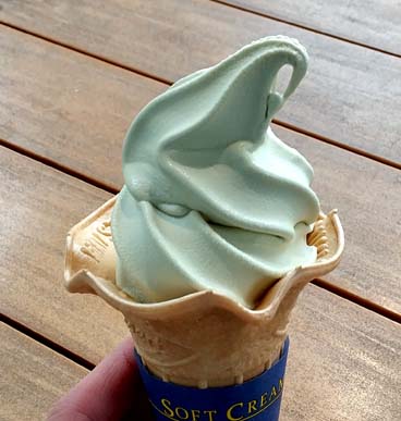 次回は ショコラピスタチオ を食す 最初はベースになっているピスタチオペーストをシッカリと味わいたい ミニストップから登場した新作ソフトクリーム ピスタチオソフト はっしんのトレンド 次回は ショコラピスタチオ を食す 最初はベースになっているピスタチオペーストをシッカリと味わいたい ミニストップから登場した新作ソフトクリーム ピスタチオソフト はっしんのトレンド