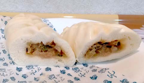 ニラが効いた本格仕立ての新商品 ディズニーシーの ギョウザドッグ やファミリーマートの 餃子まん に続く中華まんのバリエーション ミニストップ 餃子ドッグ はっしんのトレンド