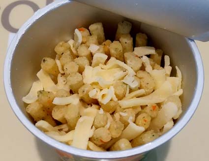 ステイホーム時に自宅で作る おやつ おかず カルビー じゃがりこ と とろけるチーズ ピザ用チーズ を使って フランスの郷土料理 アリゴ を再現する じゃがアリゴ はっしんのdiy