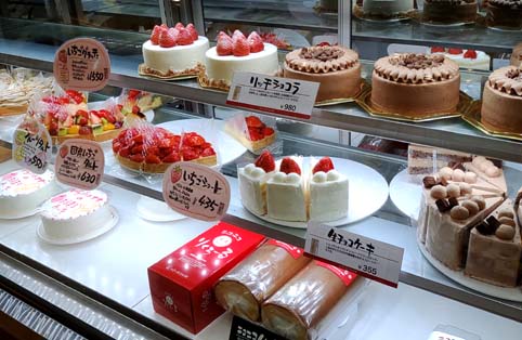 名物は 焼きたてチーズケーキ だけじゃない いろんな洋菓子や豊富な種類のパンが揃っている 食のワンダーランド 大阪 住之江区 りくろーおじさんの店 住之江公園店 はっしんのグルメ 名物は 焼きたてチーズケーキ だけじゃない いろんな洋菓子や豊富な種類のパンが揃っている 食のワンダーランド 大阪 住之江区 りくろーおじさんの店 住之江公園店 はっしんのグルメ