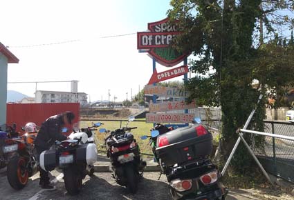 淡路島ツーリング時には寄りたい バイク乗りに人気の ライダーズカフェ レストラン 淡路島に点在しているグルメスポットの一つ 淡路島 洲本市 秘密基地 Akari あかり はっしんのグルメ